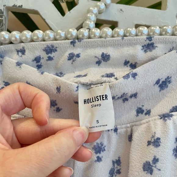 Hollister soft Blue Floral Pajama Pants with pockets - Picture 3 of 3